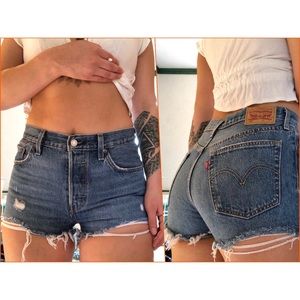 🌿Levi’s Distressed Shorts 🌿